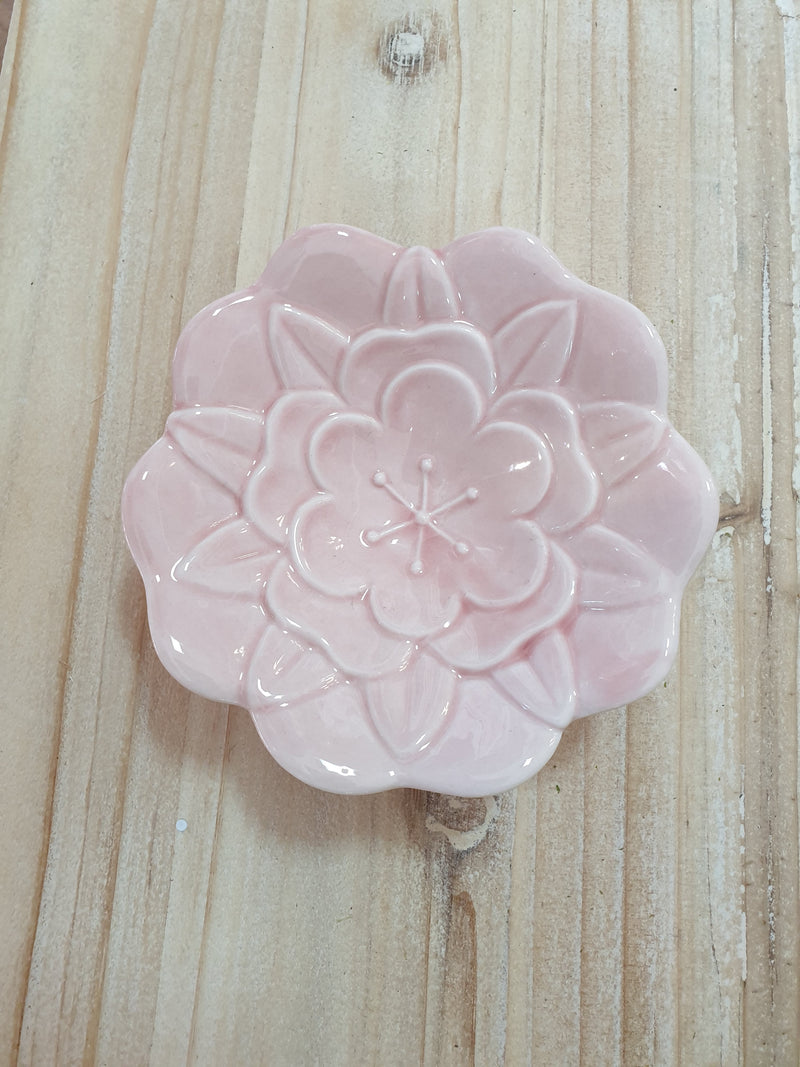 COCCOLE DI CASA Piattino Camelia In Ceramica Rosa 13.5x14x3.5 Cm