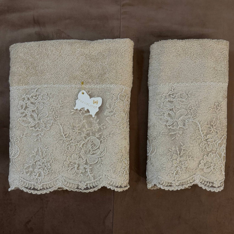 FIORI DI LENA Coppia Asciugamani Nocciola con Pizzo Dorato