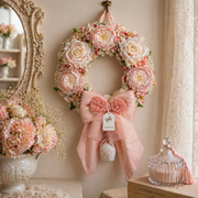 Ghirlanda floreale con peonie rosa cipria e campanule
Fiori di Lena
Vista frontale su sfondo neutro, stile shabby chic Made in Italy
