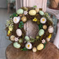 Ghirlanda o centrotavola di Pasqua con uova e fiori Blanc Mariclò