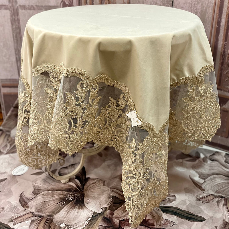 FIORI DI LENA Copritavolo in Velluto Nocciola con Pizzo Impero Dorato