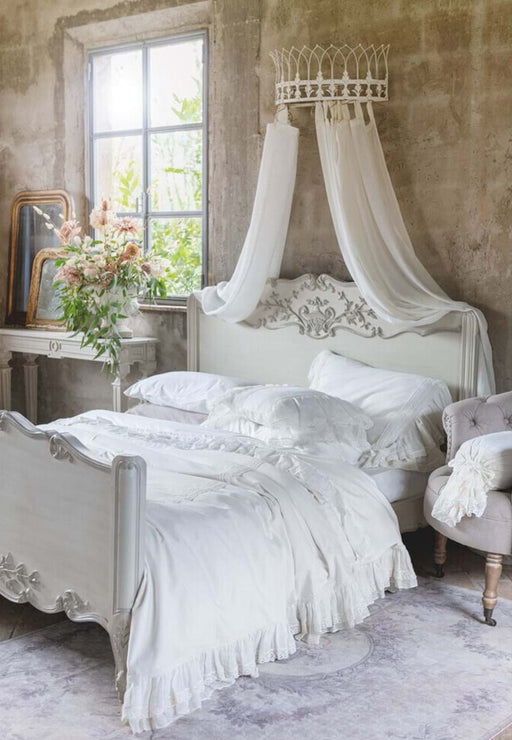Testiera letto con intagli floreali lavorati a mano, finitura anticata shabby chic
Blanc Mariclò – Sweet Home Shabby Style
Primo piano, dettaglio lavorazione artigianale