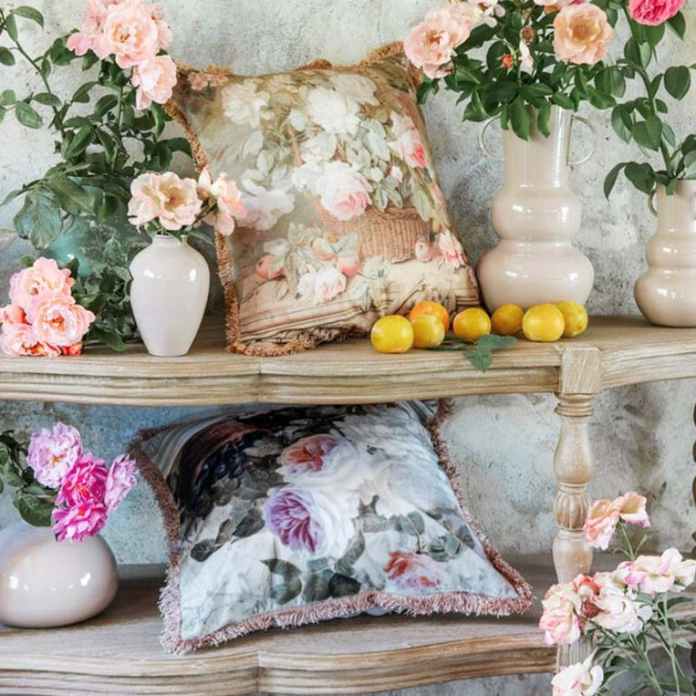 BLANC MARICLÒ Cuscino in Velluto con Frange e Rose "ROSE COLLECTIONE"