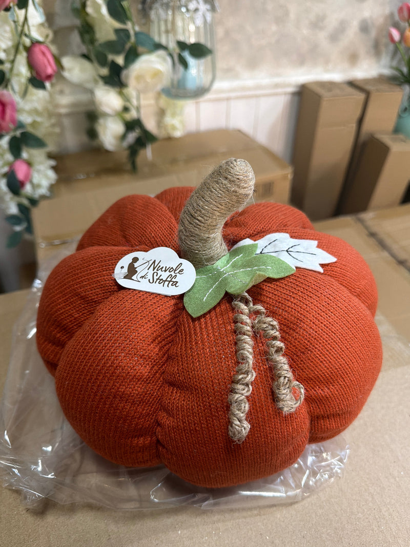 NUVOLE DI STOFFA Zucca Decorativa in Tessuto Arancione Terracotta 22x22x18 cm
