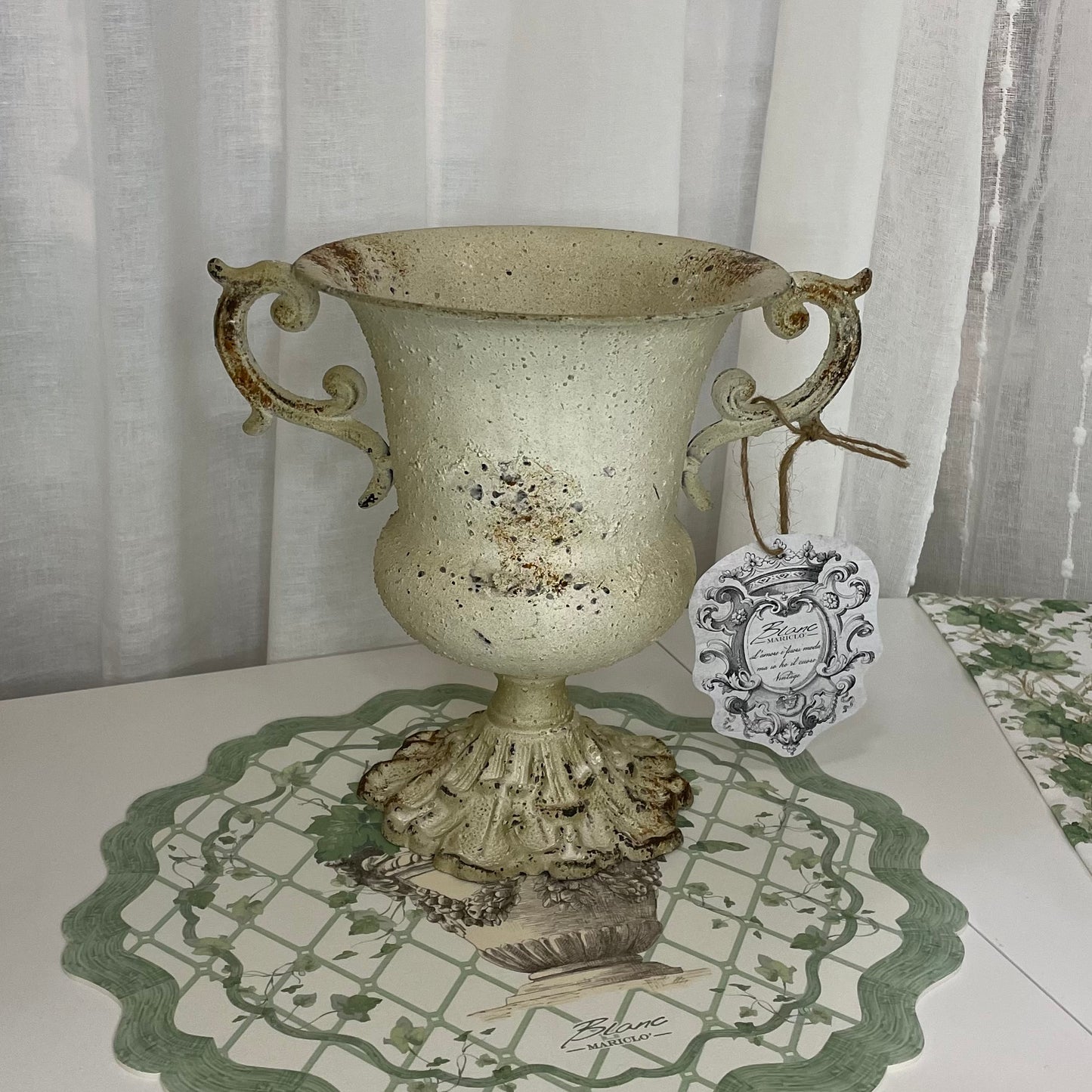 Vaso anticato in metallo con manici H 24 cm Blanc Mariclò