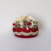 Pouf natalizio Fiori di Lena velluto rosso tiziano con 3 rose cucite a mano – vista frontale
