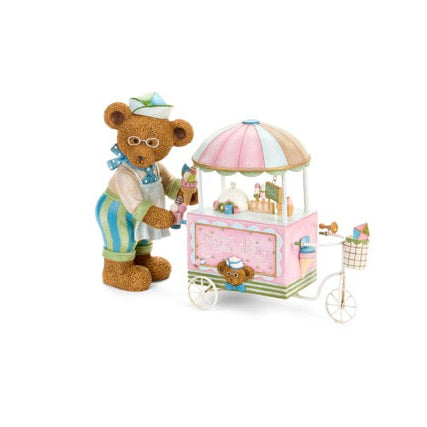 Statuetta in resina orsetto gelataio con carretto rosa e azzurro pastello, 36,5x15x26 cm
Nuvole di Stoffa – Sweet Home Shabby Style
Vista frontale, sfondo neutro