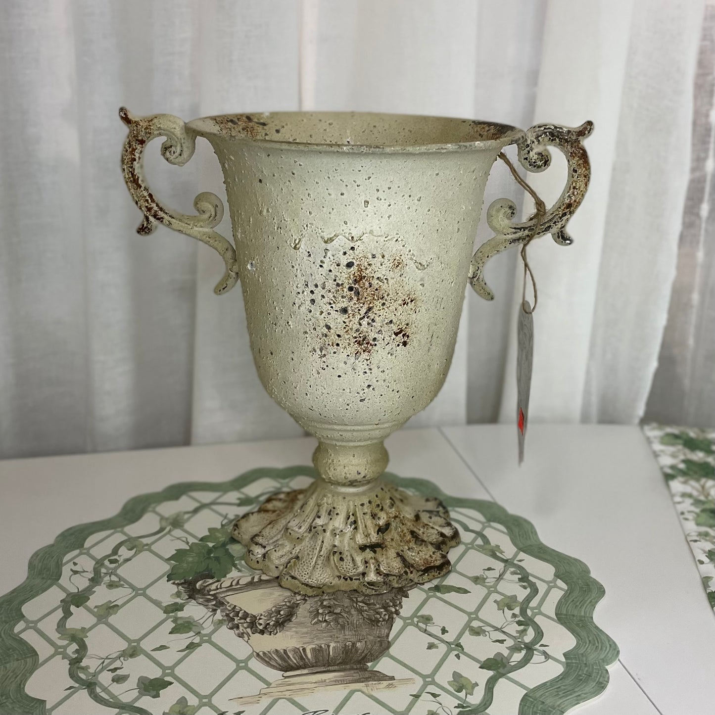 Vaso anticato in metallo con manici H 27,5 Blanc Mariclò