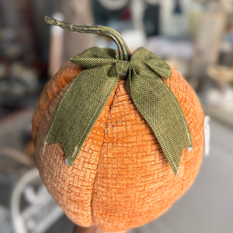 NUVOLE DI STOFFA Zucca Decorativa in Tessuto Intrecciato Arancione con Fiocco Verde H 28 cm