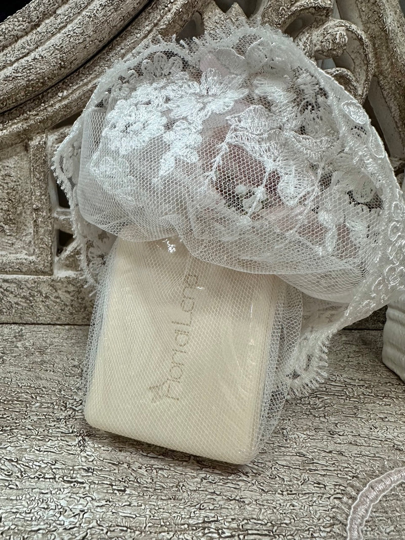 FIORI DI LENA Ballerina in Plexiglas con Abito in Pizzo e Saponetta Profumata 200g