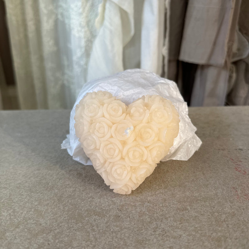 CERERIA PARMA Candela Profumata Cuore con Rose Avorio