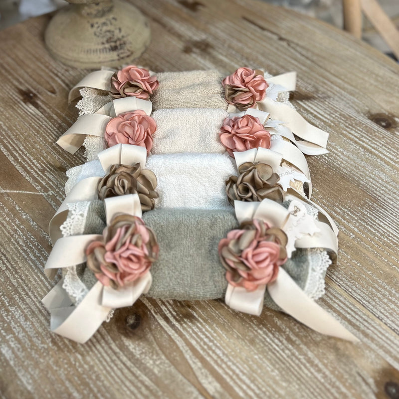 FIORI DI LENA Lavetta con Saponetta e Fiori in Similpelle