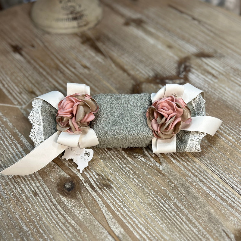 FIORI DI LENA Lavetta con Saponetta e Fiori in Similpelle