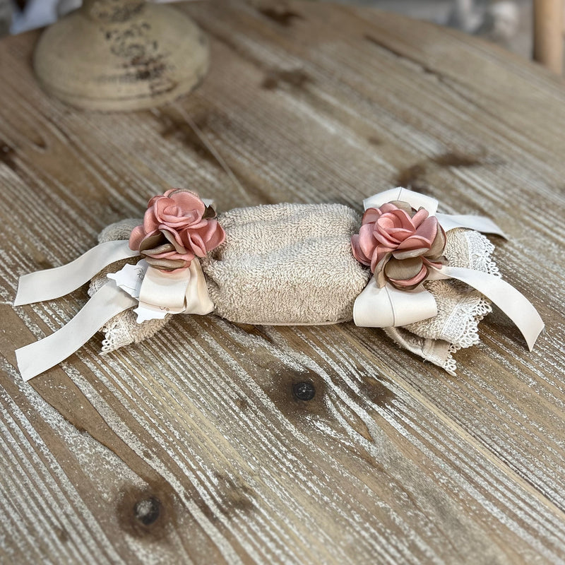 FIORI DI LENA Lavetta con Saponetta e Fiori in Similpelle