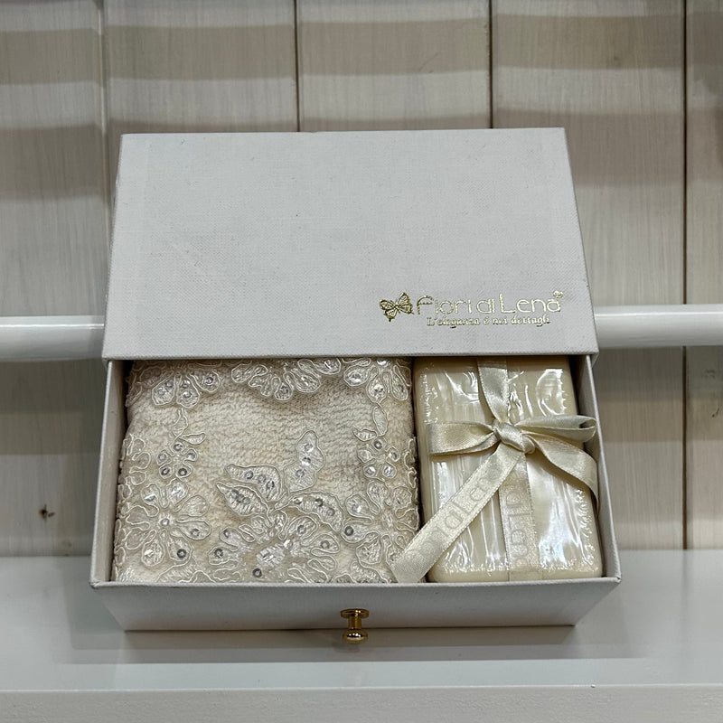 FIORI DI LENA Lavetta con Pizzo e Saponetta in Cofanetto
