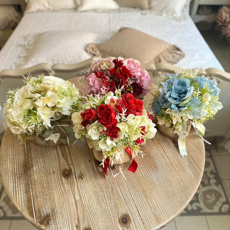 FIORI DI LENA Cesto Dorato in Paglia con Fiori e Fiocco