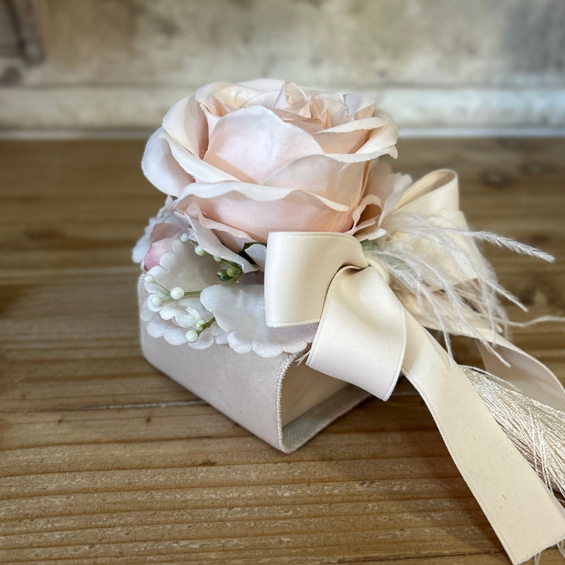 FIORI DI LENA Saponetta con Fiore Profumato e Nappa