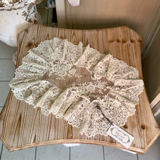 CHEZ MOI Centrino in Pizzo "VOLANT PROVENZA" Biscotto