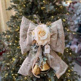 FIORI DI LENA Doppio Fiocco Nocciola in Velluto con Rosa Pizzo e Campane