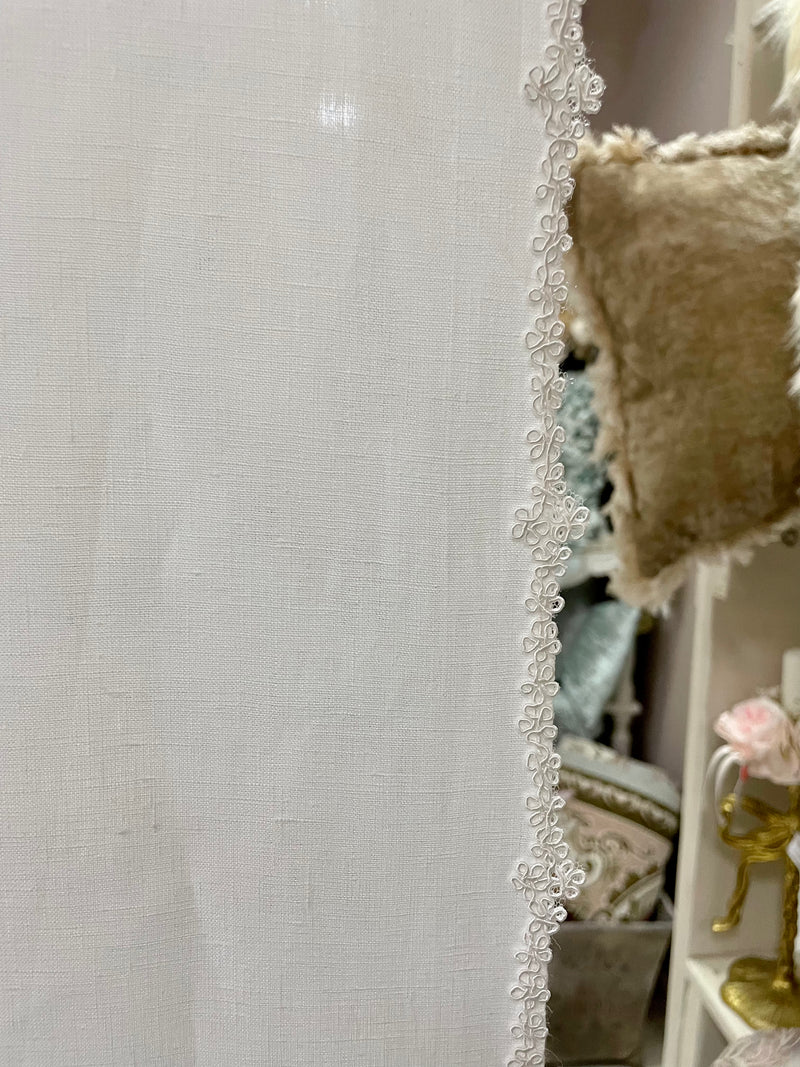 FIORI DI LENA Coppia Tende in Lino Bianco con Pizzo Laminato Champagne