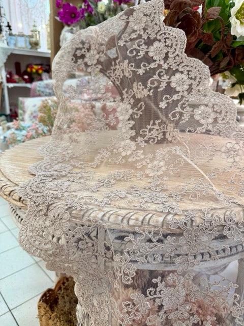 FIORI DI LENA Runner Fango in Pizzo 140x40 cm