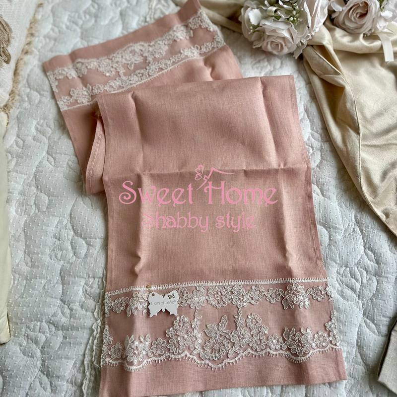 FIORI DI LENA Runner in Lino Rosa Pesca con Pizzo e Paillettes