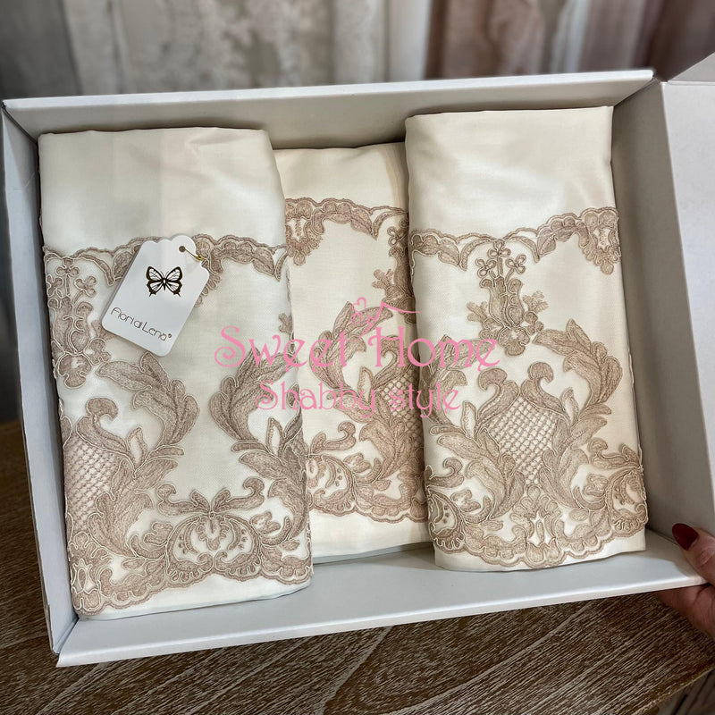 FIORI DI LENA Lenzuola in Rasatello Di Cotone e Pizzo  Cognac