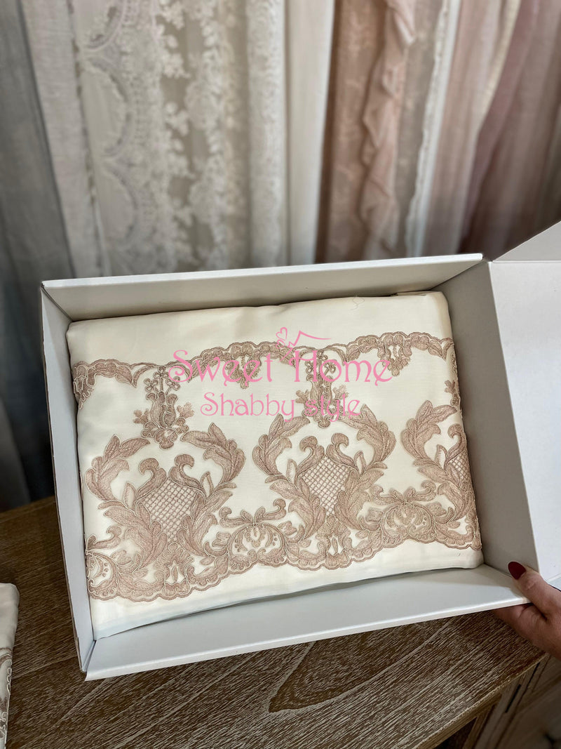 FIORI DI LENA Lenzuola in Rasatello Di Cotone e Pizzo  Cognac