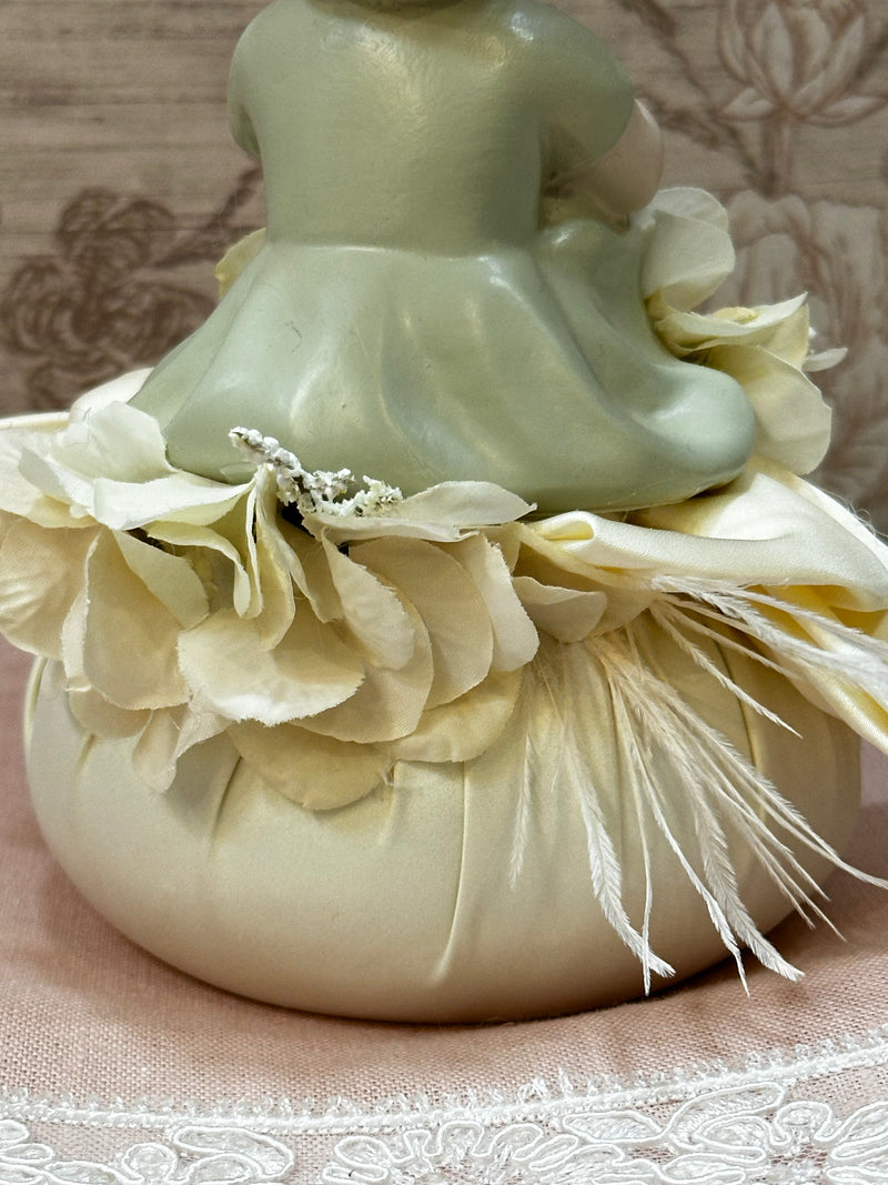 FIORI DI LENA Pouf con Bambolina e Fiocco in Seta