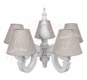 Lampadario in legno bianco 5 luci con paralumi in lino tortora, diametro 93 cm
Coccole di Casa – Sweet Home Shabby Style
Vista frontale, sfondo neutro