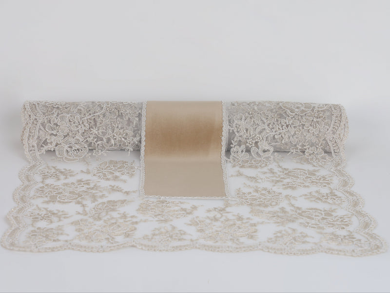 FIORI DI LENA Runner in Velluto Nocciola con Pizzo Perimetrale