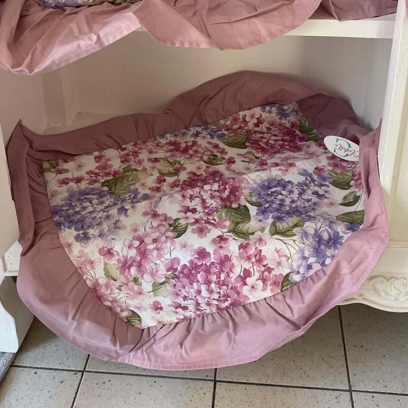 CLODETTE Tovaglietta Rettangolare a Fiori Rosa con Rouche " ORTENSIA "