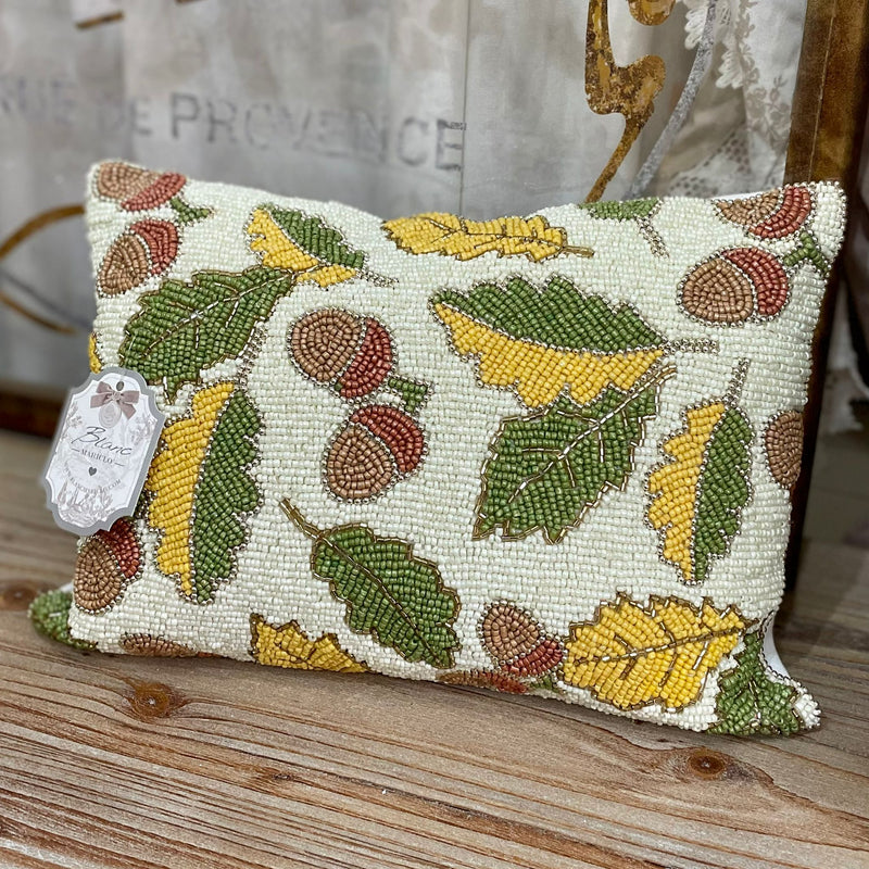 BLANC MARICLÒ Cuscino Autunnale Ricamato con Corallini Foglie e Ghiande