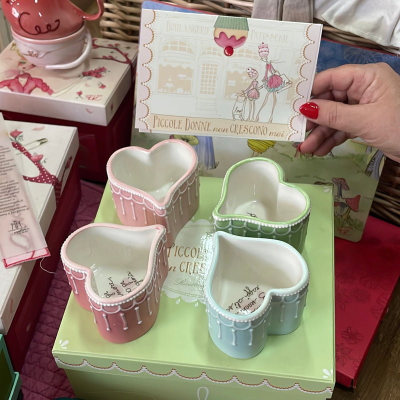 ROSSO REGALE Set 4 Formine Cuore in Porcellana con Frasi e Ricetta