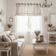 Mantovana Toile de Jouy a righe con volant floreale su finestra soggiorno provenzale
Blanc Mariclò – Sweet Home Shabby Style
Ambientazione soggiorno, vista d'insieme