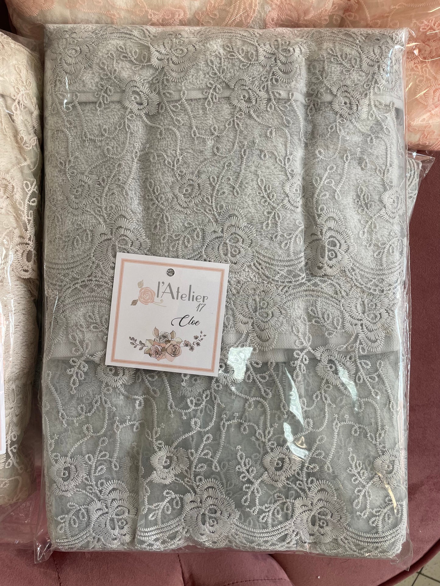Pair of towels with gray lace Fiori di Lena