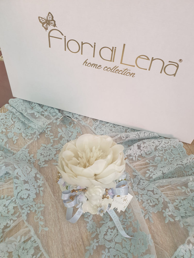 Dettaglio angelo in porcellana Capodimonte, lavorazione artigianale
Sweet Home Shabby Style – FIORI DI LENA
Primo piano, luce naturale