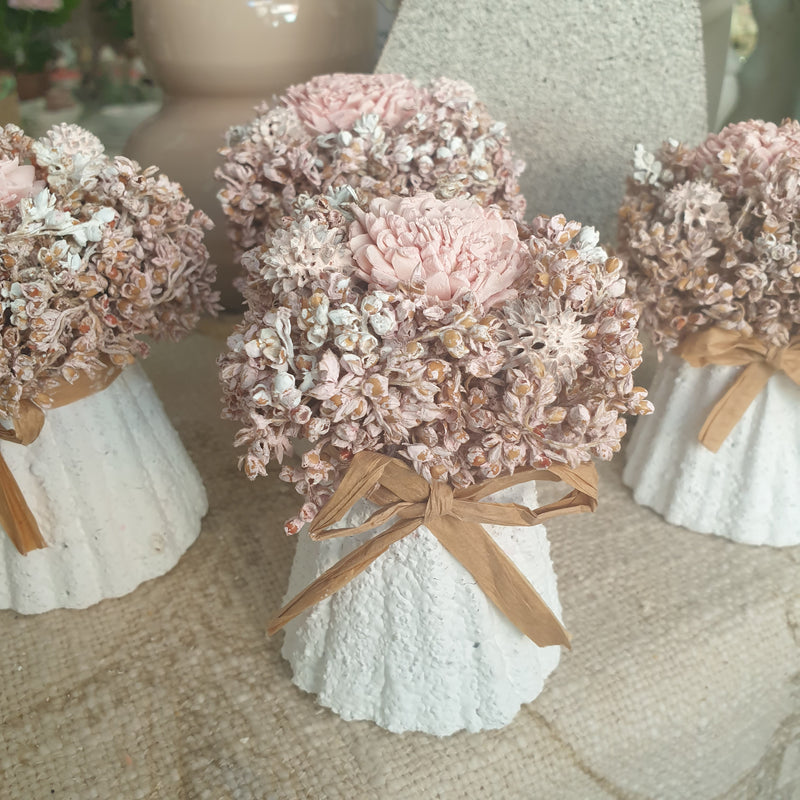 NUVOLE DI STOFFA Segnaposto con Base Bianca e Fiori Secchi