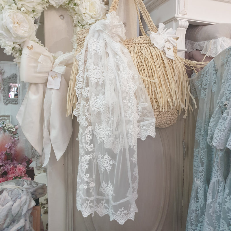 Runner in pizzo Dentelle Blanc Mariclò su tavola apparecchiata shabby chic provenzale
Blanc Mariclò – Sweet Home Shabby Style
Ambientazione tavola, vista d'insieme