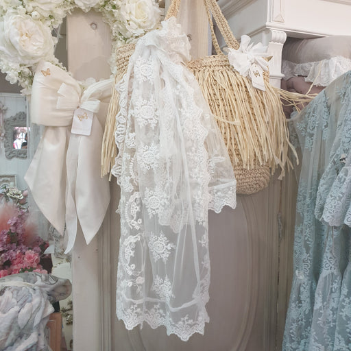 Runner in pizzo Dentelle Blanc Mariclò su tavola apparecchiata shabby chic provenzale
Blanc Mariclò – Sweet Home Shabby Style
Ambientazione tavola, vista d'insieme