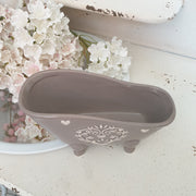 Dettaglio cuori decorativi porta oggetti vasca shabby chic idea regalo bagno elegante