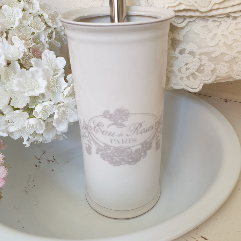 Dettaglio porta scopino ceramica shabby chic collezione Paris arredamento bagno elegante