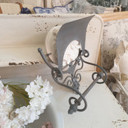 Dettaglio medaglione gesso porta carta igienica country chic arredamento bagno romantico