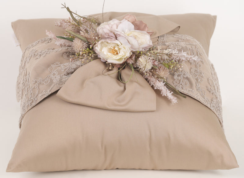 FIORI DI LENA Cuscino Quadrato con Fiocco e Trinetta Piccolo