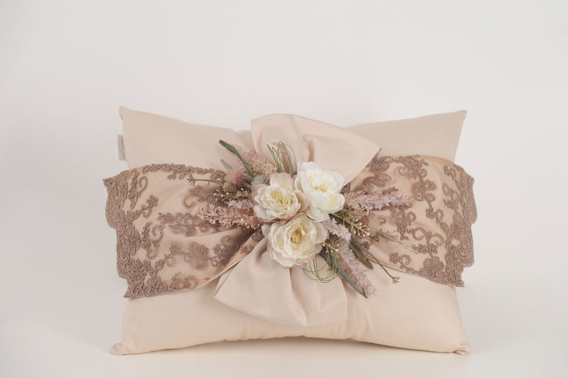 FIORI DI LENA Cuscino Rettangolare con Fiocco Rosa e Pizzo
